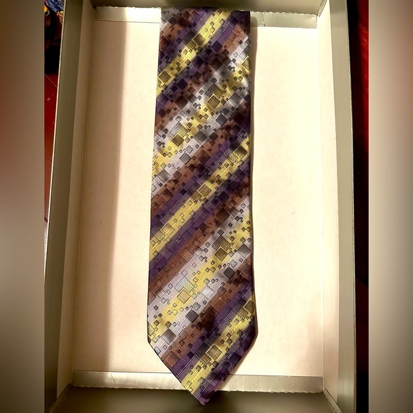 Tie - Picture 1 of 3